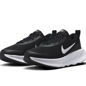 Nike Men's Black and White Athletic Sneakers